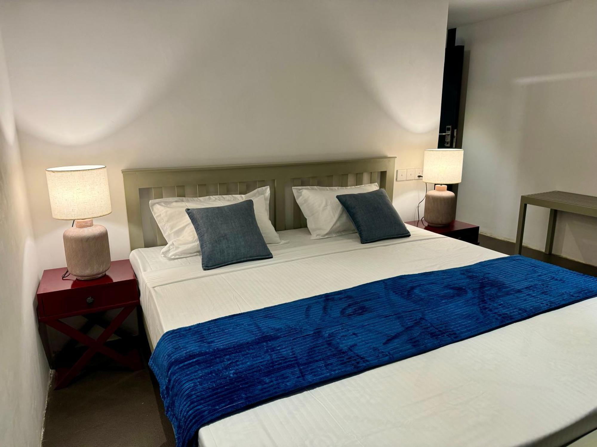 Hangover Hostels Ела Екстериор снимка