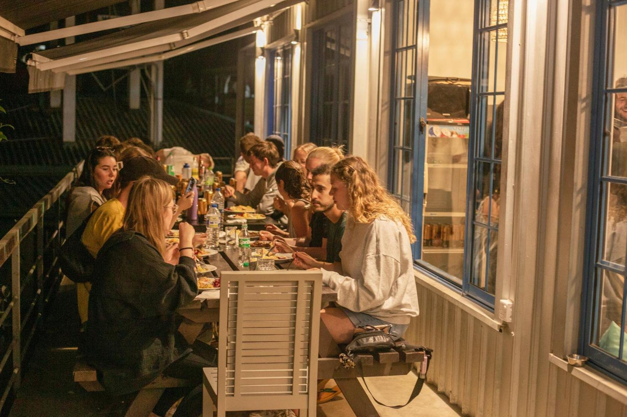 Hangover Hostels Ела Екстериор снимка