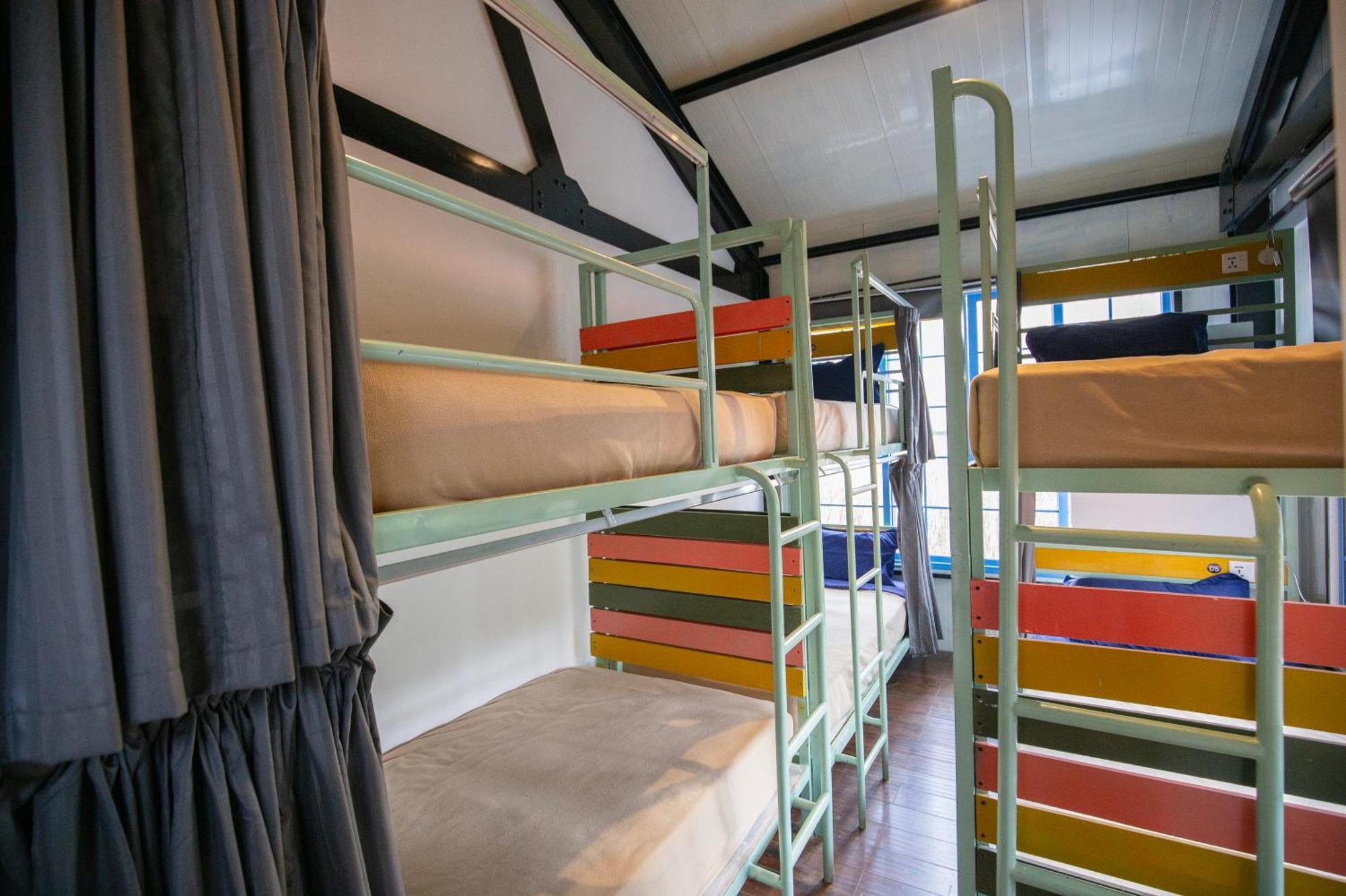 Hangover Hostels Ела Екстериор снимка