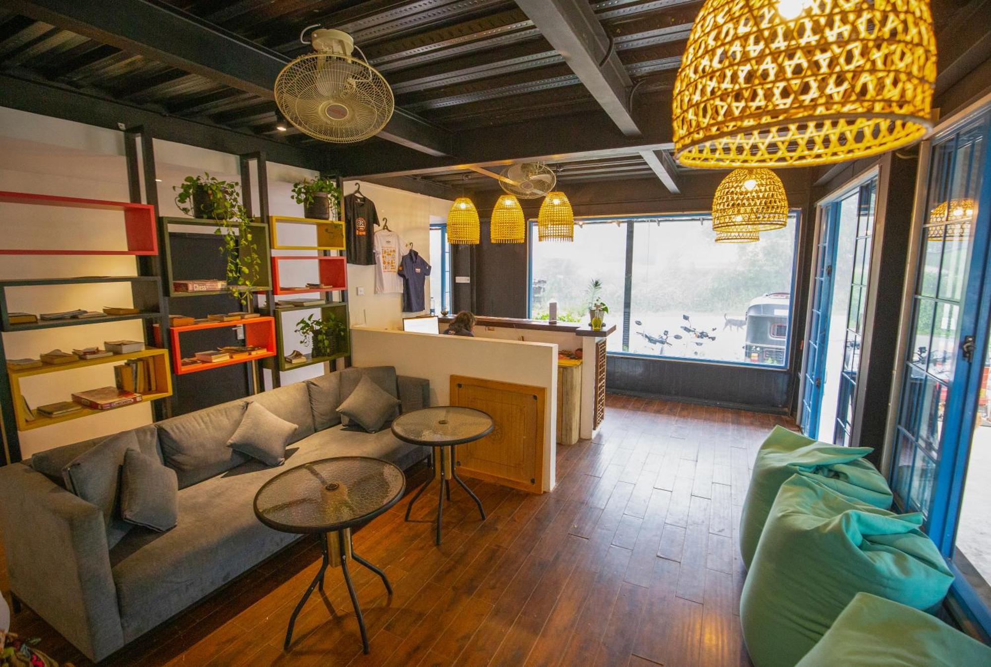 Hangover Hostels Ела Екстериор снимка