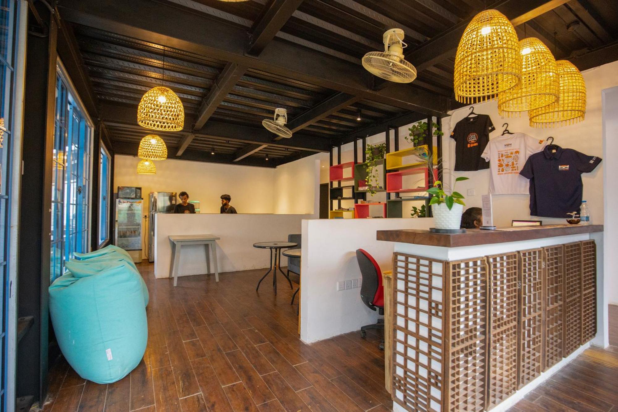Hangover Hostels Ела Екстериор снимка