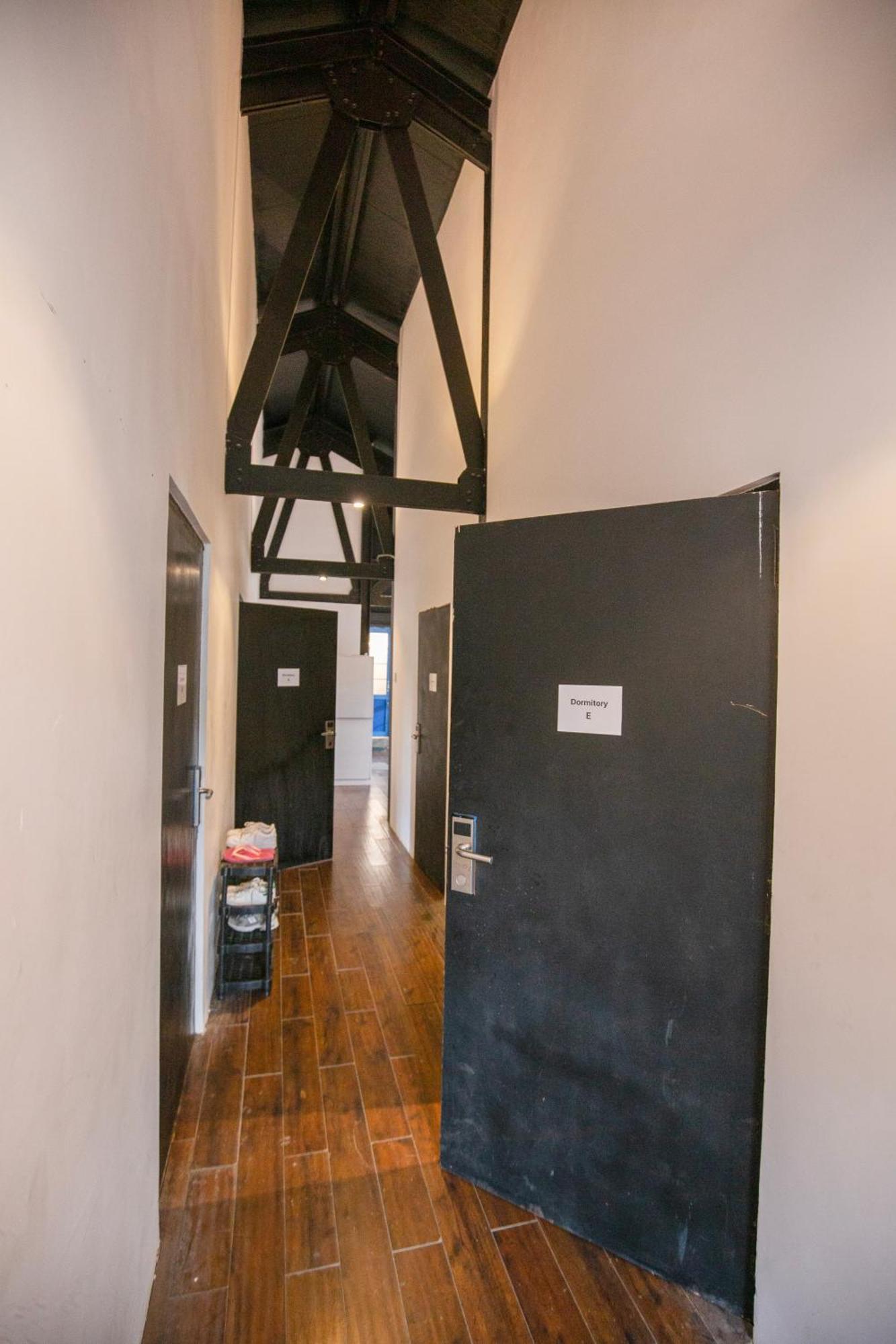 Hangover Hostels Ела Екстериор снимка