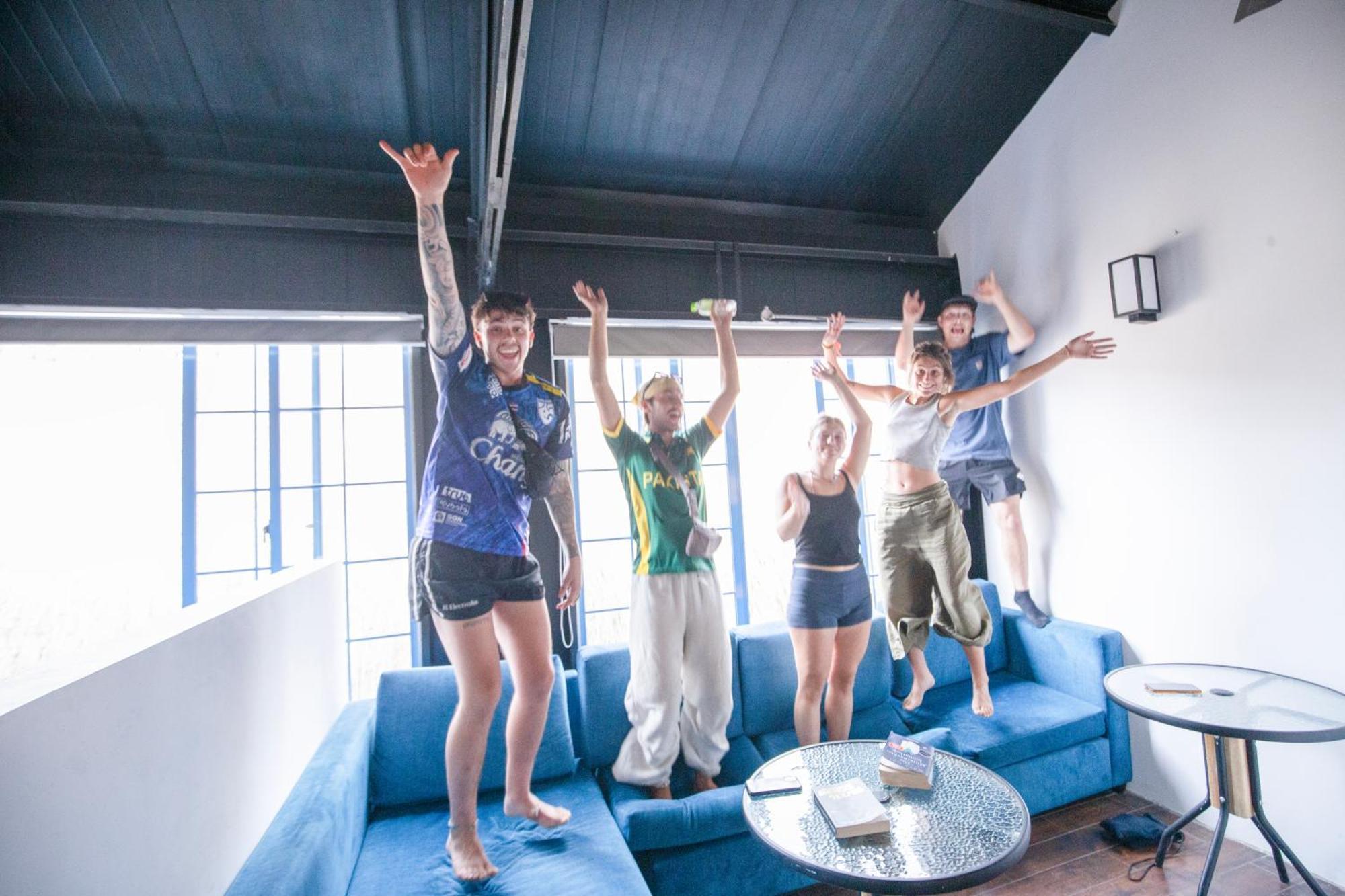 Hangover Hostels Ела Екстериор снимка