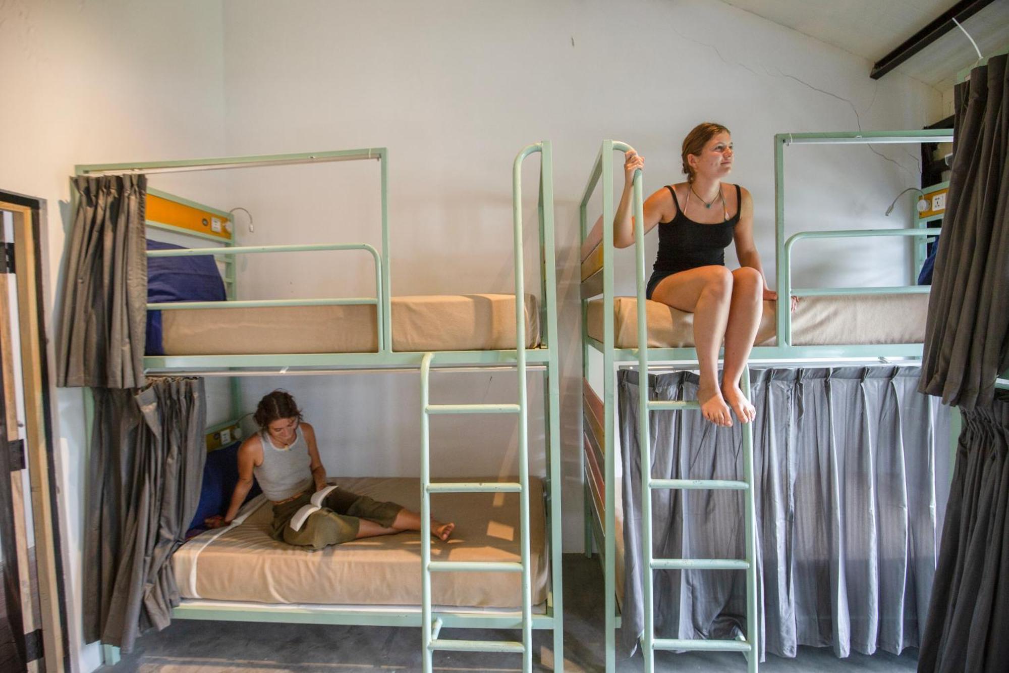 Hangover Hostels Ела Екстериор снимка