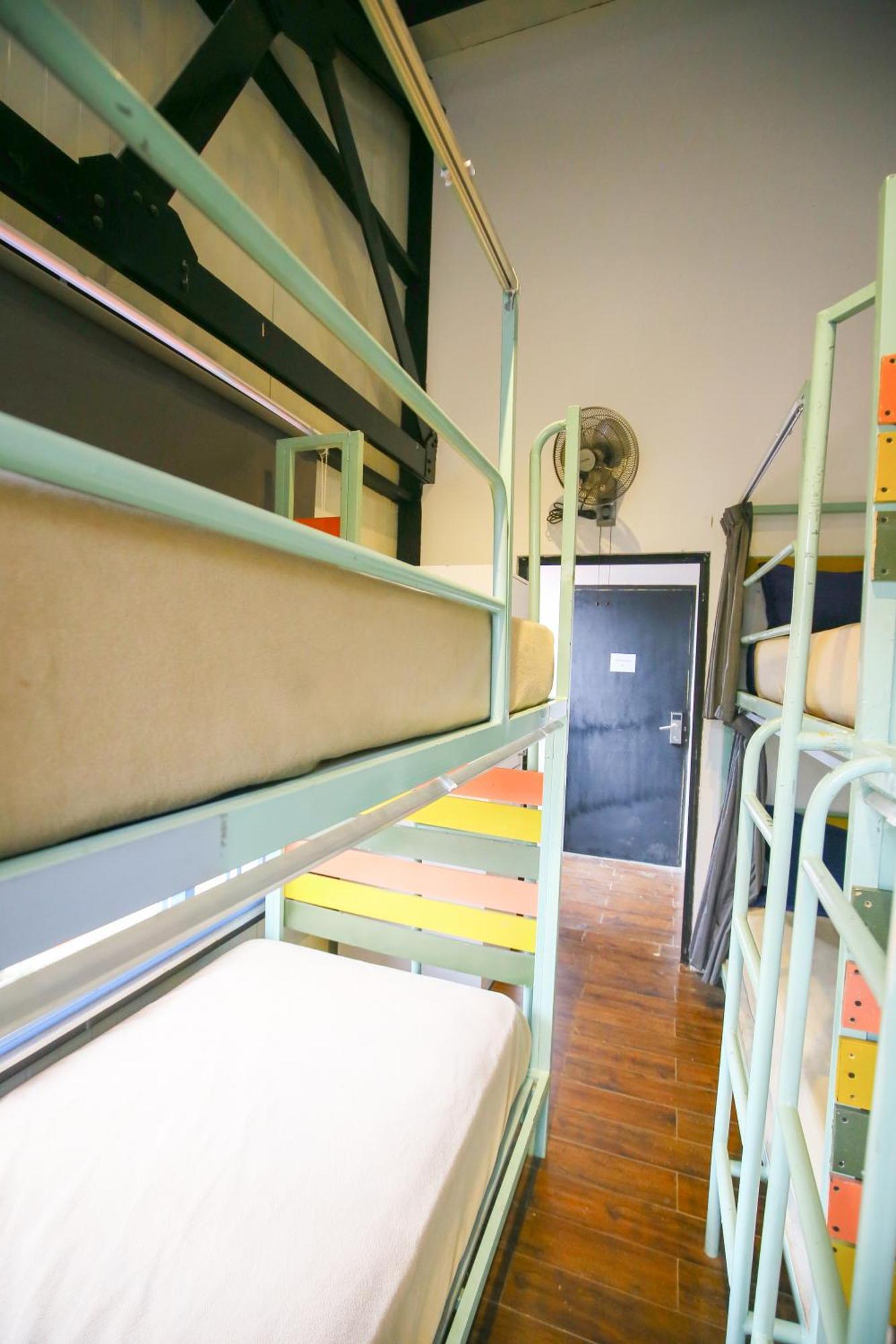 Hangover Hostels Ела Екстериор снимка