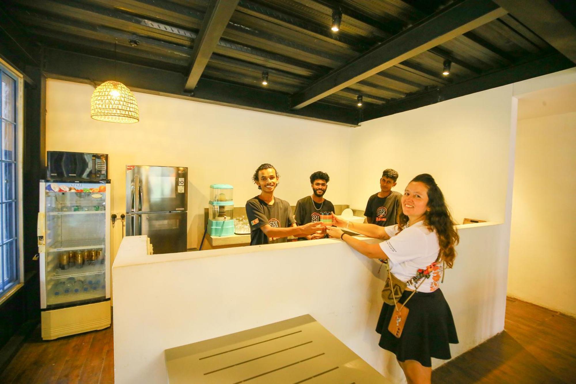 Hangover Hostels Ела Екстериор снимка